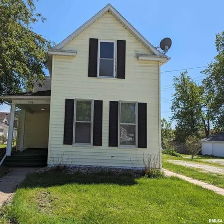 Buy this 4 bed house on 1366 Ohio Street in Quincy, IL 62301