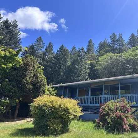 Buy this 3 bed house on 7669 Rogue River Hwy in Grants Pass, Oregon