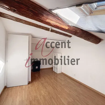 Image 2 - Avenue de la Victoire, 13660 Orgon, France - Apartment for rent