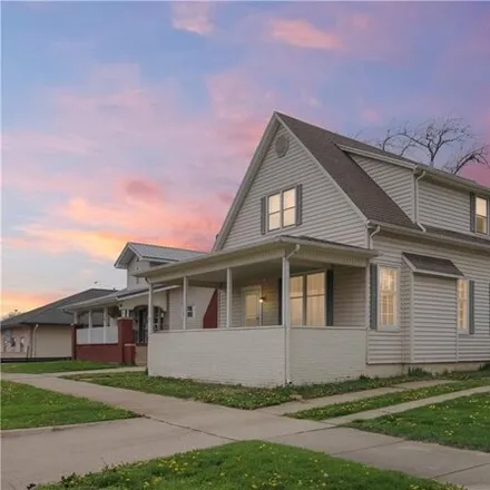 Buy this 3 bed house on 1724 Marshall Avenue in Mattoon, IL 61938