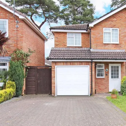 Rent this 5 bed house on Blackbird Close in Poole, BH17 7YA