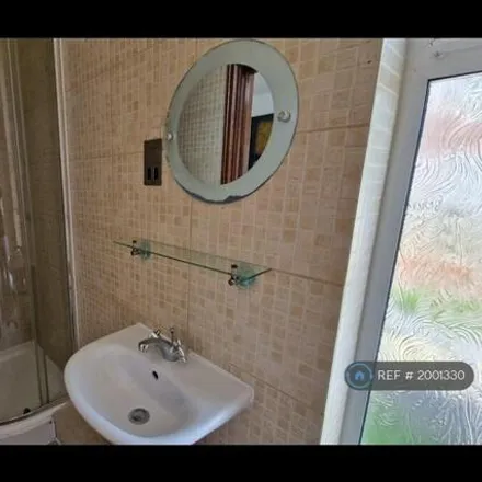 Image 4 - 3;3A Windsor Road, Manchester, M40 1QQ, United Kingdom - Apartment for rent