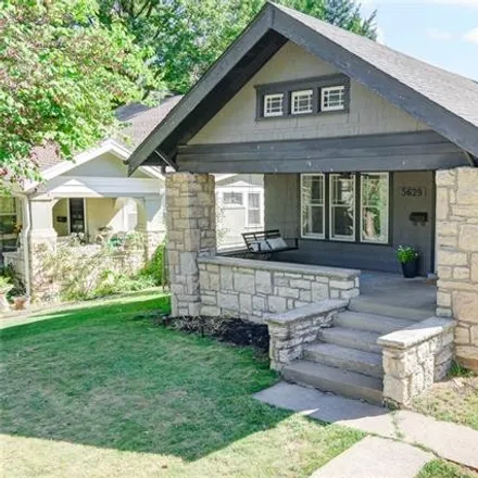 Image 3 - 5629 Charlotte Street, Kansas City, MO 64110, USA - House for sale