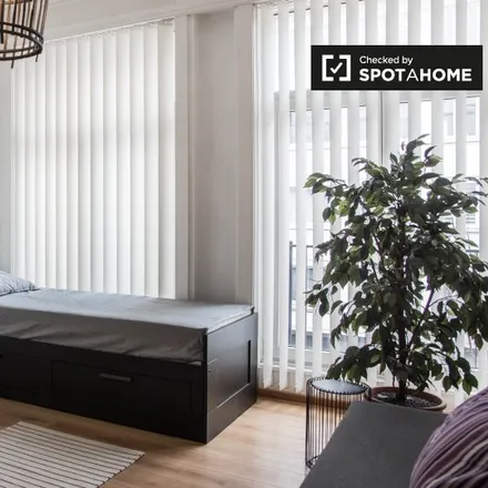 Rent this 3 bed room on Student house in Avenue Général Bernheim - Generaal Bernheimlaan, 1040 Etterbeek