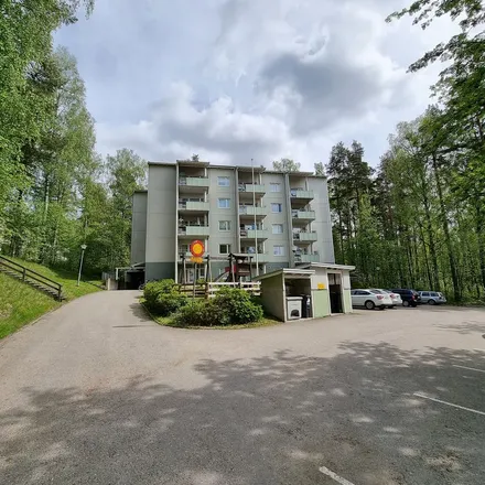 Rent this 3 bed apartment on Karpalotie in 18100 Heinola, Finland