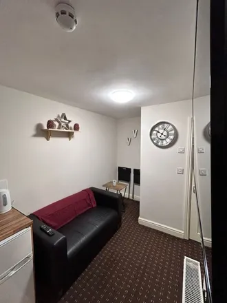 Image 6 - The Woolpack, Deighton Road, Huddersfield, HD2 1JS, United Kingdom - Apartment for rent