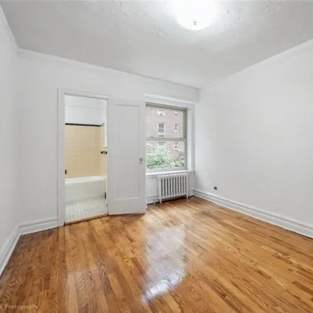 Image 3 - 48-18 43rd Street, New York, NY 11377, USA - Apartment for sale