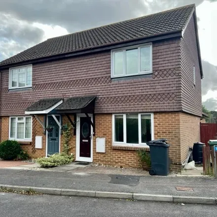 Rent this 3 bed duplex on Arlott Drive in Basingstoke, RG21 5GY