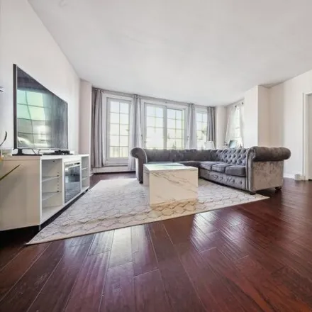 Image 8 - West Shearwater Court, Jersey City, NJ 07305, USA - Condo for sale