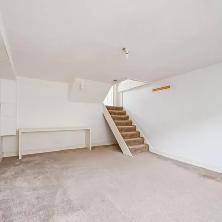 Image 5 - 19 Daisy Road, Mill Meads, London, E16 4PT, United Kingdom - House for rent