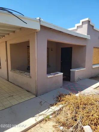 Buy this 2 bed house on 414 East Michigan Drive in Tucson, AZ 85714