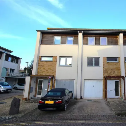 Image 1 - Broomhill Way, Poole, BH15 4GJ, United Kingdom - Townhouse for rent