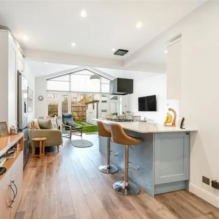 Image 4 - Station House, Spencer Road, Strand-on-the-Green, London, W4 3SL, United Kingdom - Duplex for sale