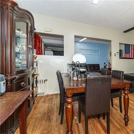 Image 7 - 2045 East 55th Street, New York, NY 11234, USA - House for sale