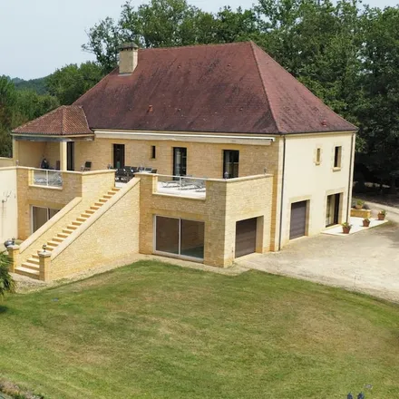 Rent this 5 bed house on Beynac-et-Cazenac in Dordogne, France