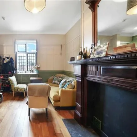 Image 9 - Trinity Green, London, E1 4TP, United Kingdom - House for sale