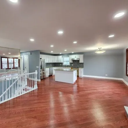 Image 3 - 1472 Bedford Road, Hoffman Estates, Schaumburg Township, IL 60169, USA - House for sale