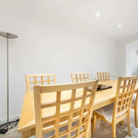 Image 3 - Central Road, London, HA0 2LH, United Kingdom - Townhouse for sale