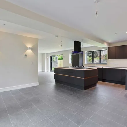Rent this 6 bed apartment on 32 Crescent Road in Oxford, OX4 2PB