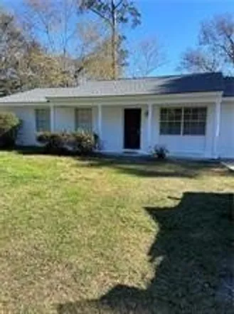 Rent this 3 bed house on 190 West Hickory Street in Mandeville, LA 70471