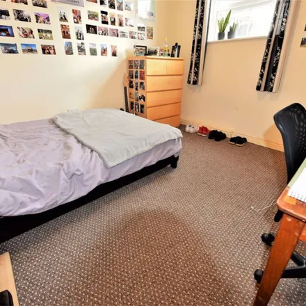 Rent this 2 bed apartment on The Swan With Two Neck (Closed) in Marsh Street, Leeds