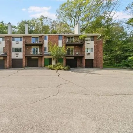 Buy this 2 bed condo on 1303 Parkview Dr in Southfields, New York