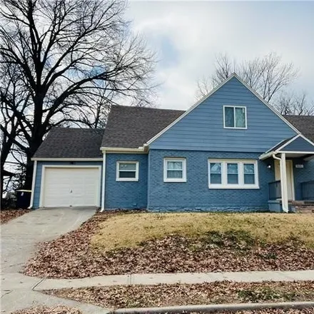 Buy this 5 bed house on 5711 Wayne Avenue in Kansas City, MO 64110