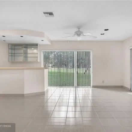 Image 9 - Oaks Course, 3701 Oaks Clubhouse Drive, Pompano Beach, FL 33069, USA - House for sale