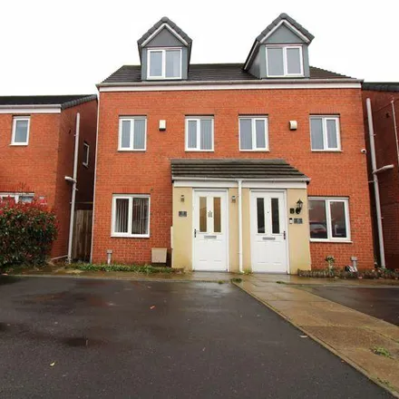 Rent this 3 bed duplex on Coltishall Green in Ettingshall, WV2 2PH