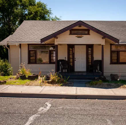 Buy this 4 bed house on 604 North 3rd Street in Klamath Falls, OR 97601