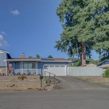 Buy this 4 bed house on 1485 Columbia Ave in Gladstone, Oregon