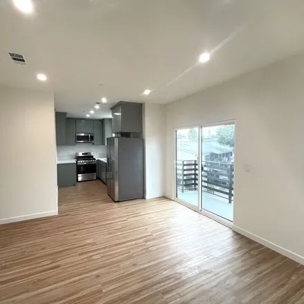 Rent this 2 bed apartment on 4017 Montclair Street in Los Angeles, CA 90018