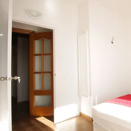 Image 3 - Carrer de González Tablas, 9, 08034 Barcelona, Spain - Room for rent