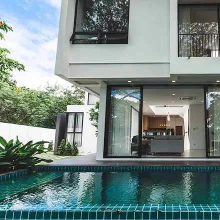 Rent this 4 bed house on Don Pin Soi 3/9 in Ban Don Pin, Saraphi District