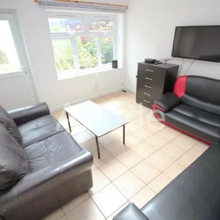 Rent this 9 bed house on 18 Kensington Terrace in Leeds, LS6 1BE