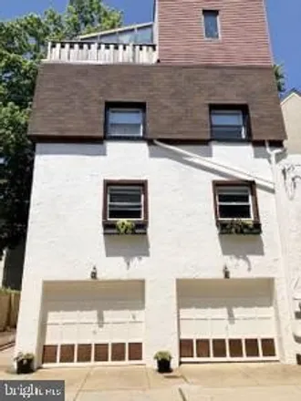 Buy this studio townhouse on 106 Catharine Street in Philadelphia, PA 19147