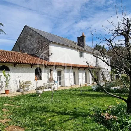 Buy this 4 bed townhouse on Voix Communale de Civray à Saint-Saviol in 86400 Civray, France