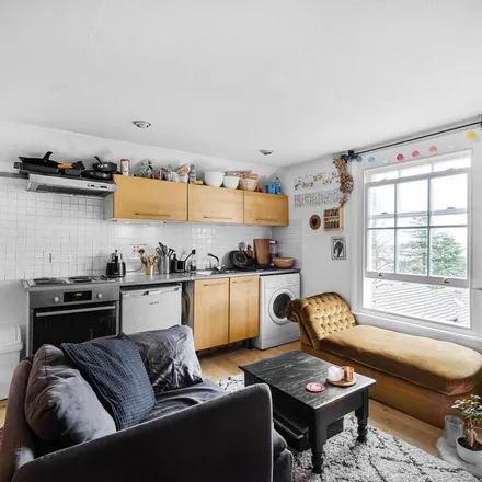 Rent this 1 bed apartment on 12 Tudor Road in London, SE19 2UH