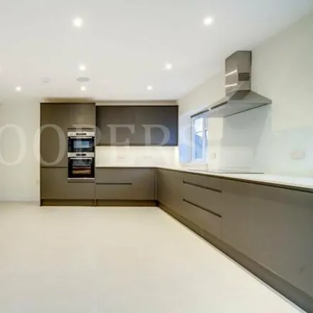 Image 2 - Brook Road, London, NW2 7BJ, United Kingdom - House for rent
