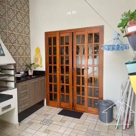 Buy this 3 bed house on Rua Pedro Américo in Vila Branca, Jacareí - SP