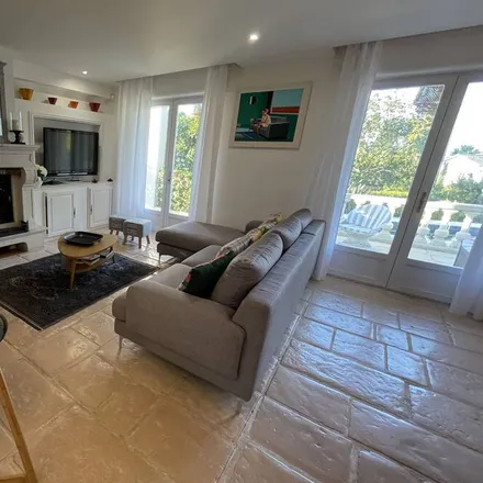 Image 2 - Avenue de Cannes, 06160 Antibes, France - House for rent