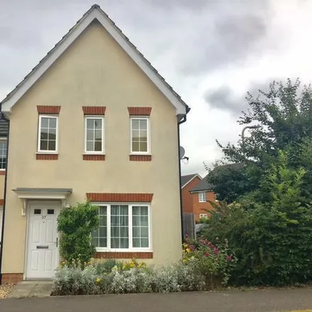 Rent this 3 bed duplex on 29 Bearwood Path in Sindlesham, RG41 5GS