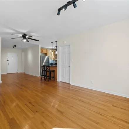 Image 6 - 102-21 63rd Road, New York, NY 11375, USA - Apartment for rent