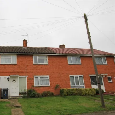 Rent this 4 bed townhouse on Whomerley Road in Stevenage, SG1 1SS