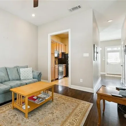 Image 6 - 637 Saint Mary Street, New Orleans, LA 70130, USA - House for sale