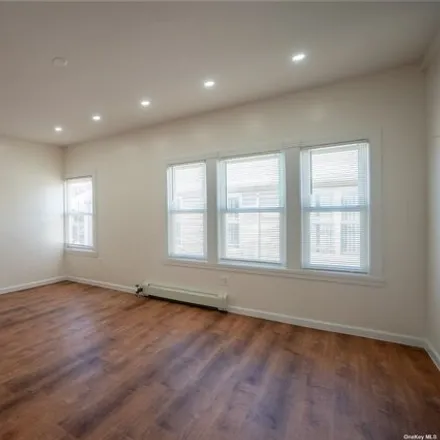 Image 3 - 1339 East 15th Street, New York, NY 11230, USA - House for rent