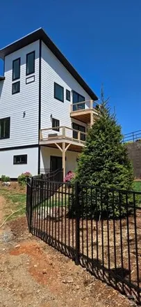 Image 2 - 22 Sand Hill Road, Asheville, NC 28806, USA - House for sale