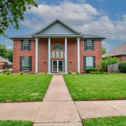 Buy this 4 bed house on 3031 Creekview Drive in Grapevine, TX 76051