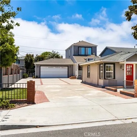 Rent this 2 bed house on 383 Rochester Street in Cliff Haven, Costa Mesa
