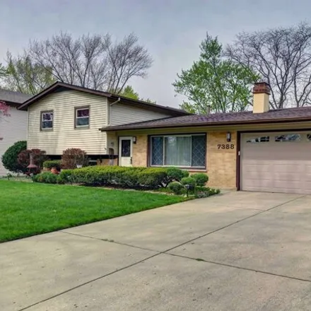 Image 1 - 7410 Coventry Lane, Hanover Park, Schaumburg Township, IL 60133, USA - House for sale